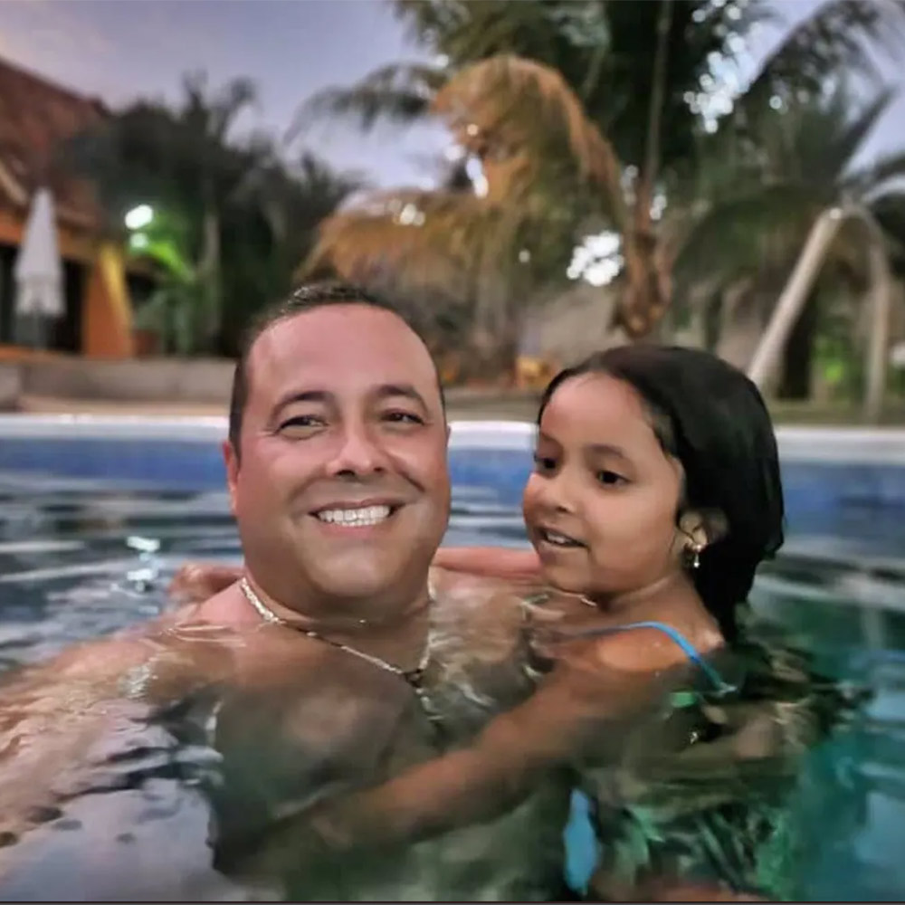 papa e hija piscina margarita